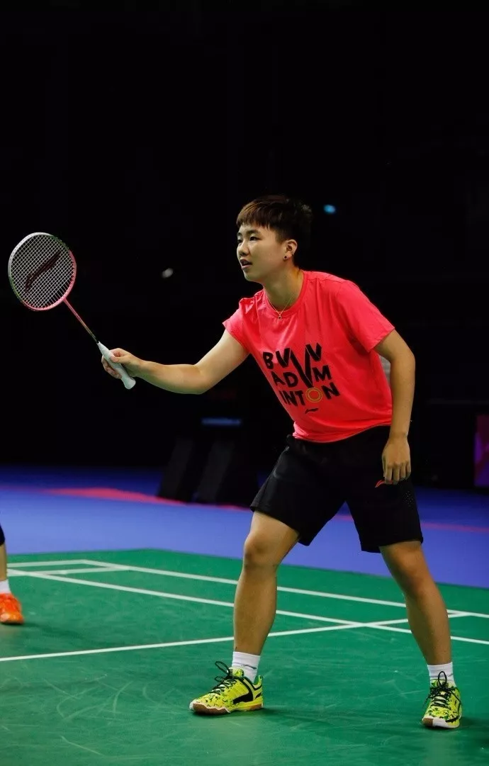 不愧是人间尤物！傅菁穿无痕体操服出场，绝美身材太勾人.